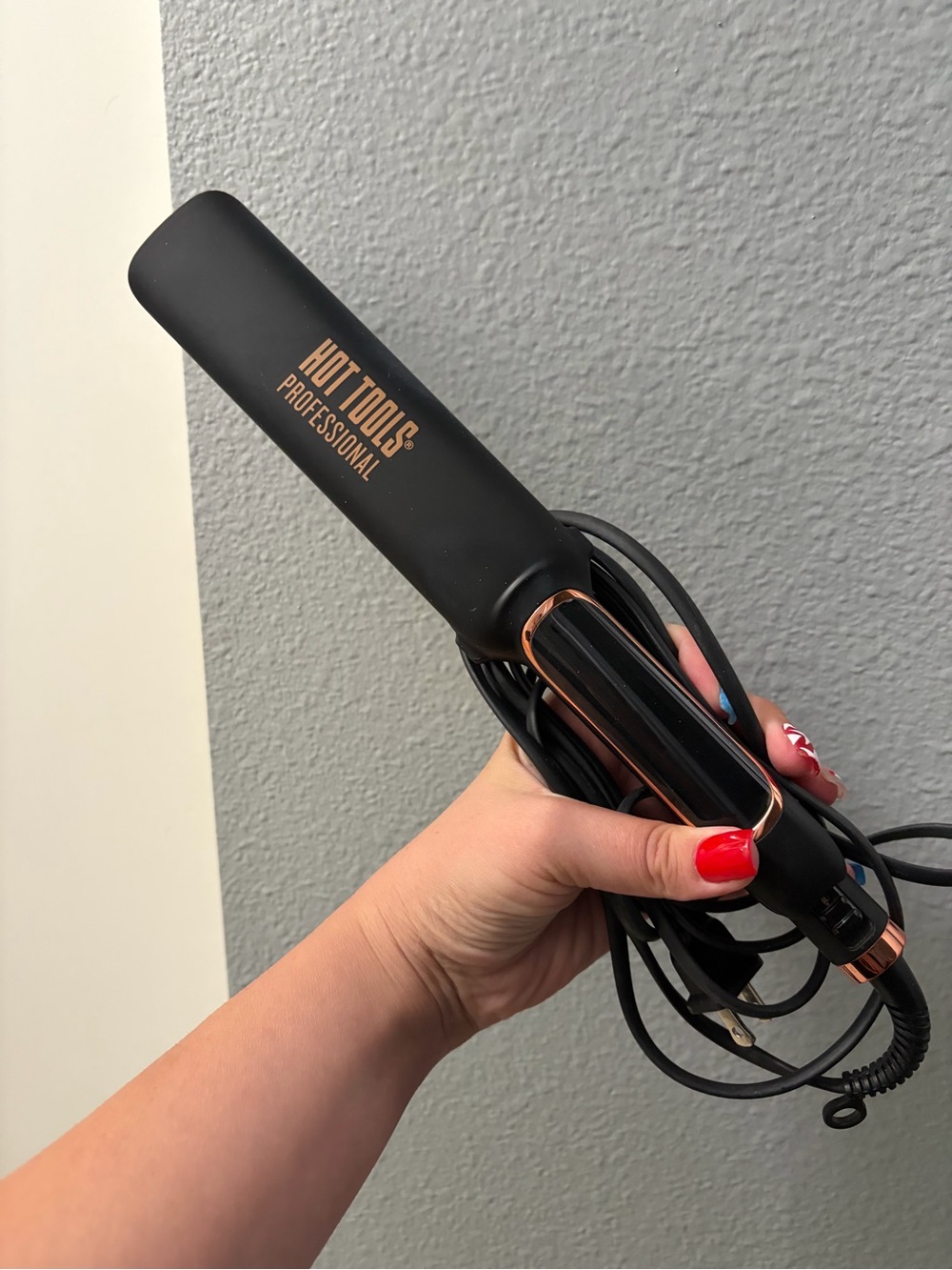 Hot tools professional hair straightener/flat iron